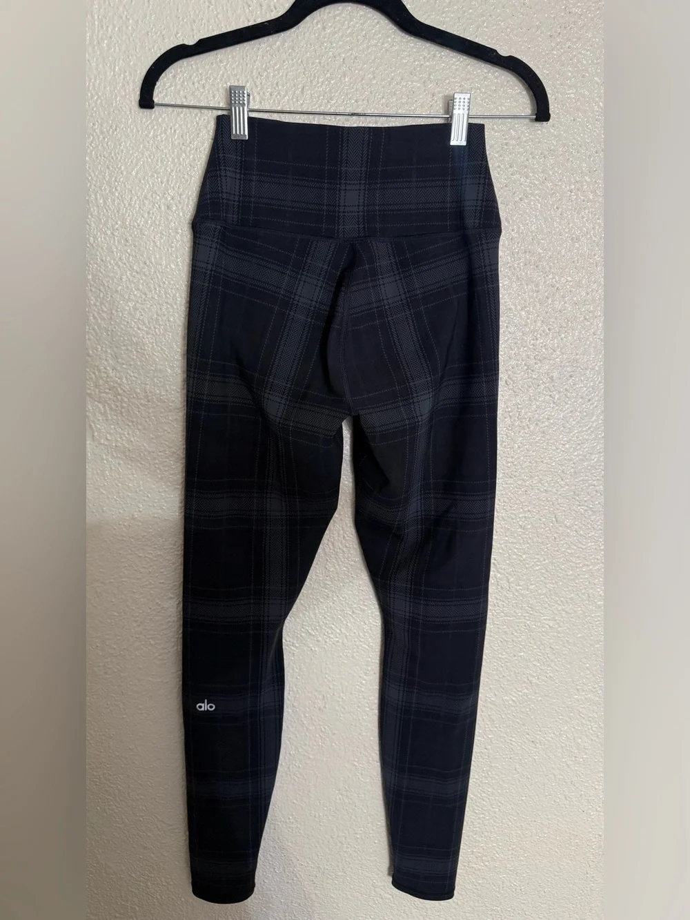 Alo Yoga High Waisted Vapor Legacy Plaid Leggings Black and Gray Size Small
